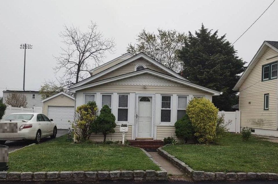 1st image of 234 Travis St
