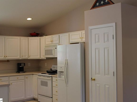 2nd image of 202 Yukon Dr