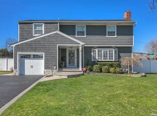 3 Logwood Ct, Melville, NY 11747