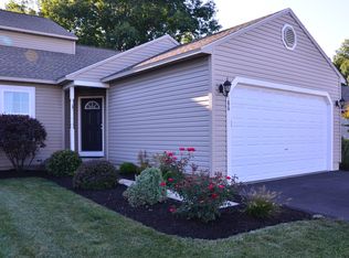 186 Slindes Woods Cir, North Syracuse, NY 13212