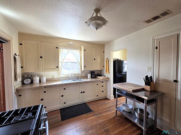 3rd image of 1620 Gidding St