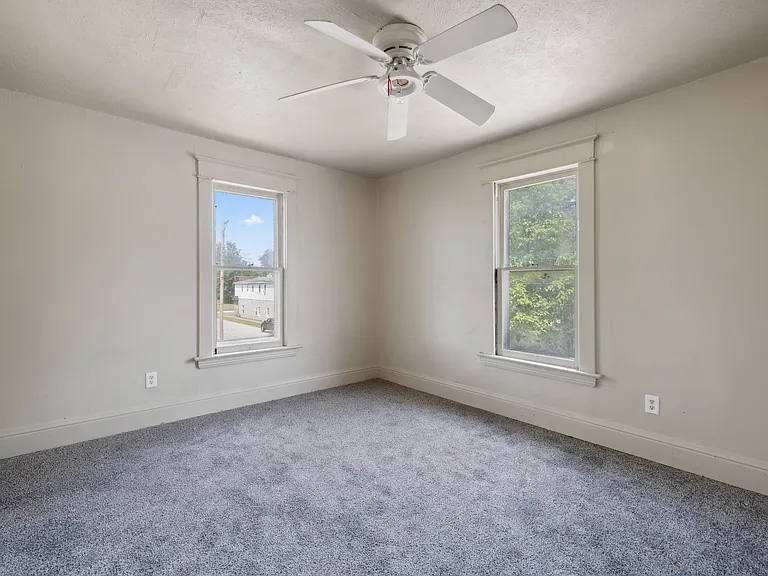 135 E Bowman St — Photo 15