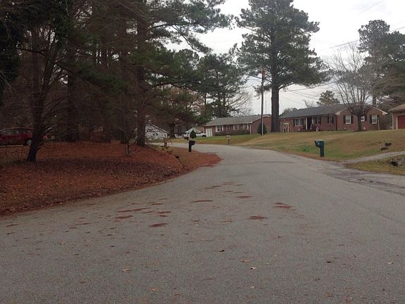 5th image of 215 Beechwood Dr