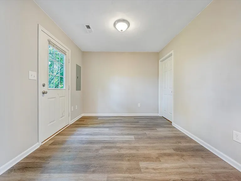 6852 Woodcreeper Dr — Photo 7