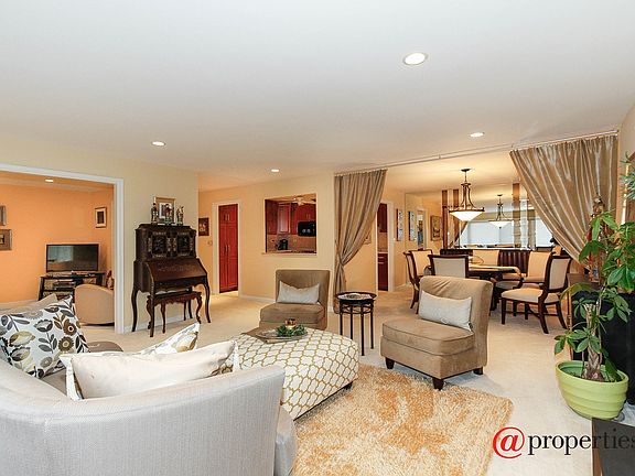 4th image of 1 Oak Brook Club Dr APT B101