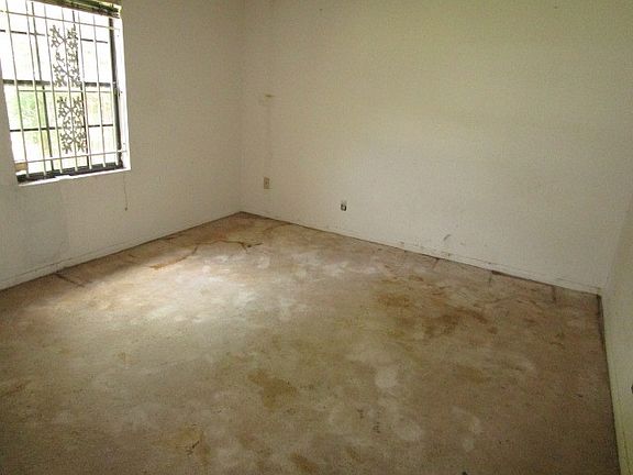 5th image of 1571 W 7th St