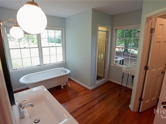 5th image of 180 Clifton Drive