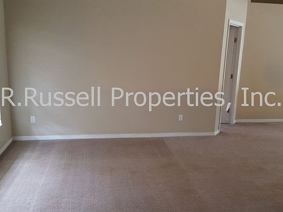 5th image of 953 N Dean Cir