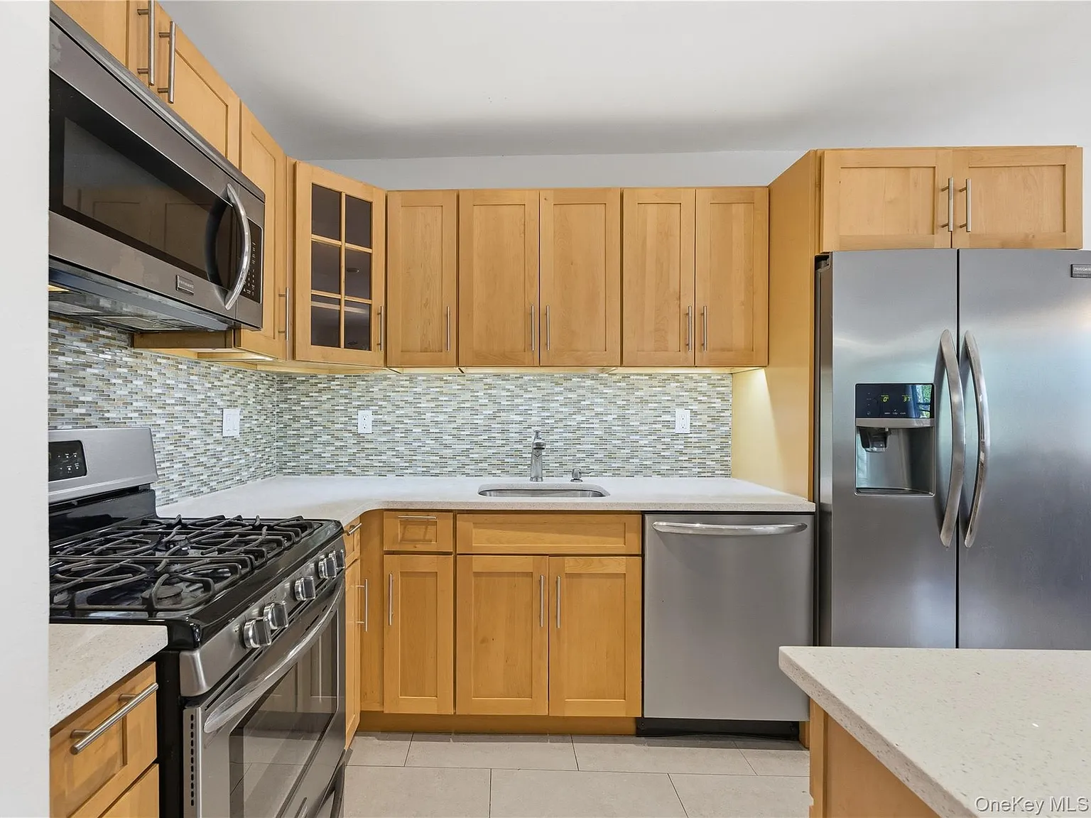 3 bed, 2.0 bath, 1146 sqft, $3,800 — Photo 4