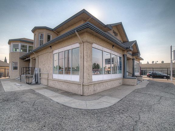 3rd image of 3594 E Ventura Ave