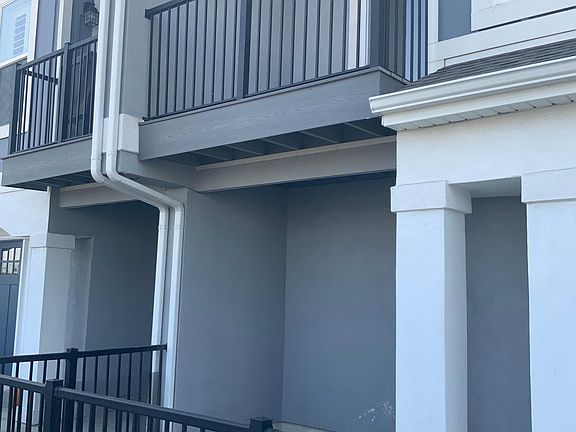 Upstairs and downstairs decks