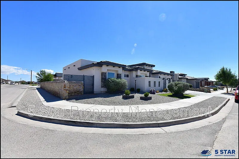 3 bed, 2.5 bath, 2550 sqft, $2,500 — Photo 1