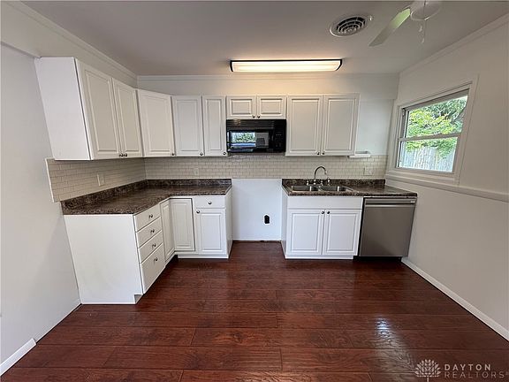5th image of 874 Bristol Dr