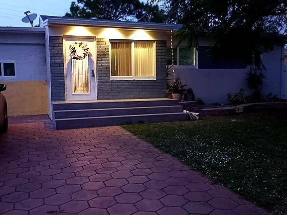 3rd image of 6361 NW 39th Ter