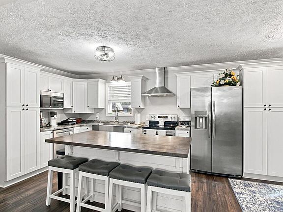 3rd image of 135 Glover St