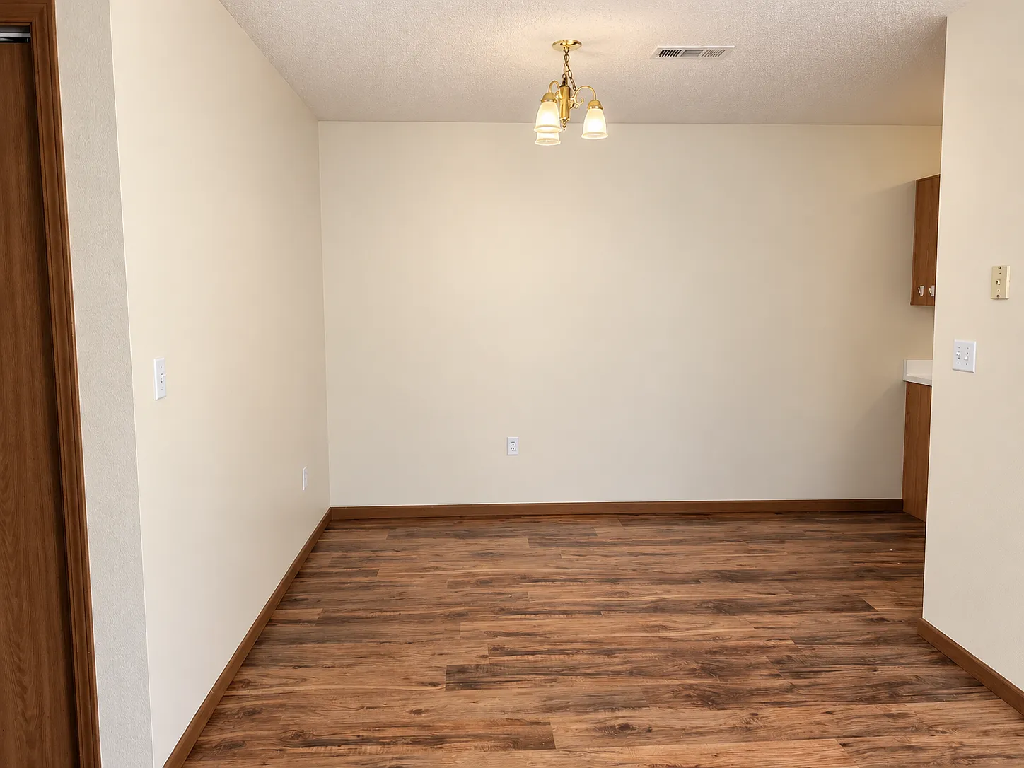 2 bed, 1000 sqft, $1,000 — Photo 3