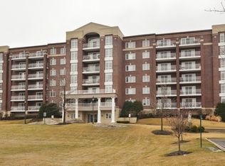 7061 W Touhy Ave APT 410, Niles, IL 60714