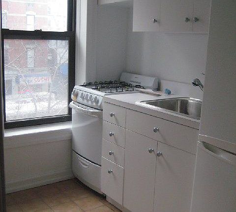 4th image of 355 E 86th St APT 3F