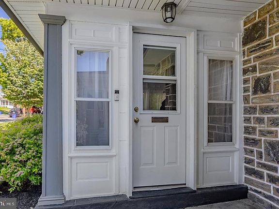 4th image of 717 Anderson Ave