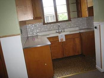 5th image of 221 N Hyde Park Ave