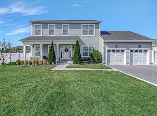 22 Lilac Ln, Ridge, NY 11961