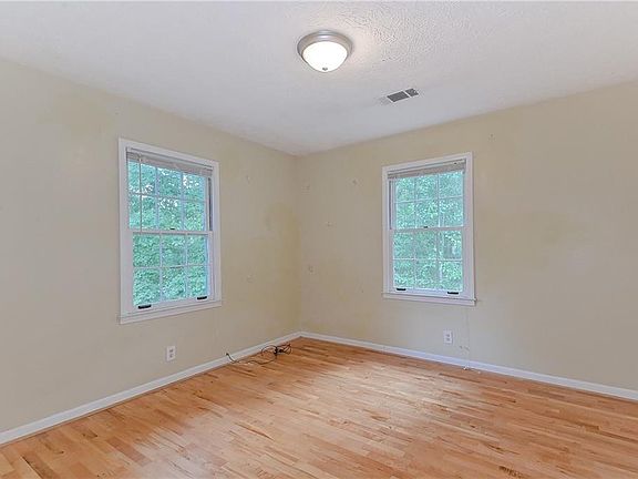 5th image of 2867 Rosemont Dr