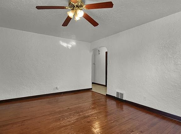 4th image of 8844 Bobb Ave