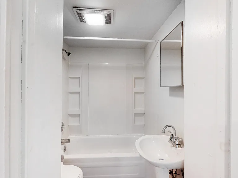 3927 Warren St — Photo 10