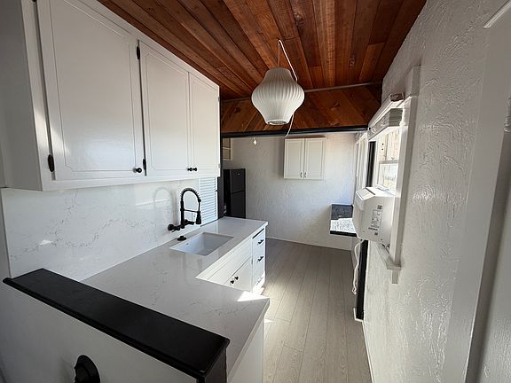 2nd image of 315 1/2 24th St #315-1/2