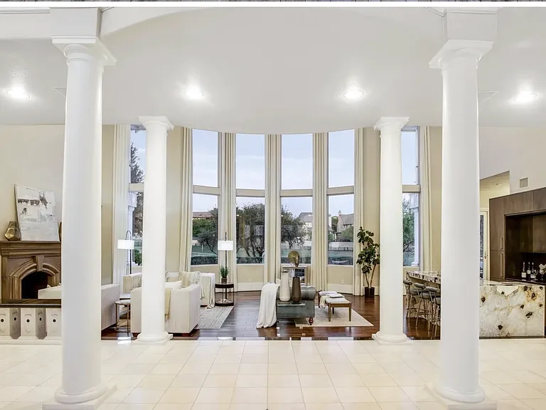 4616 Windsor Ridge Dr — Photo 2