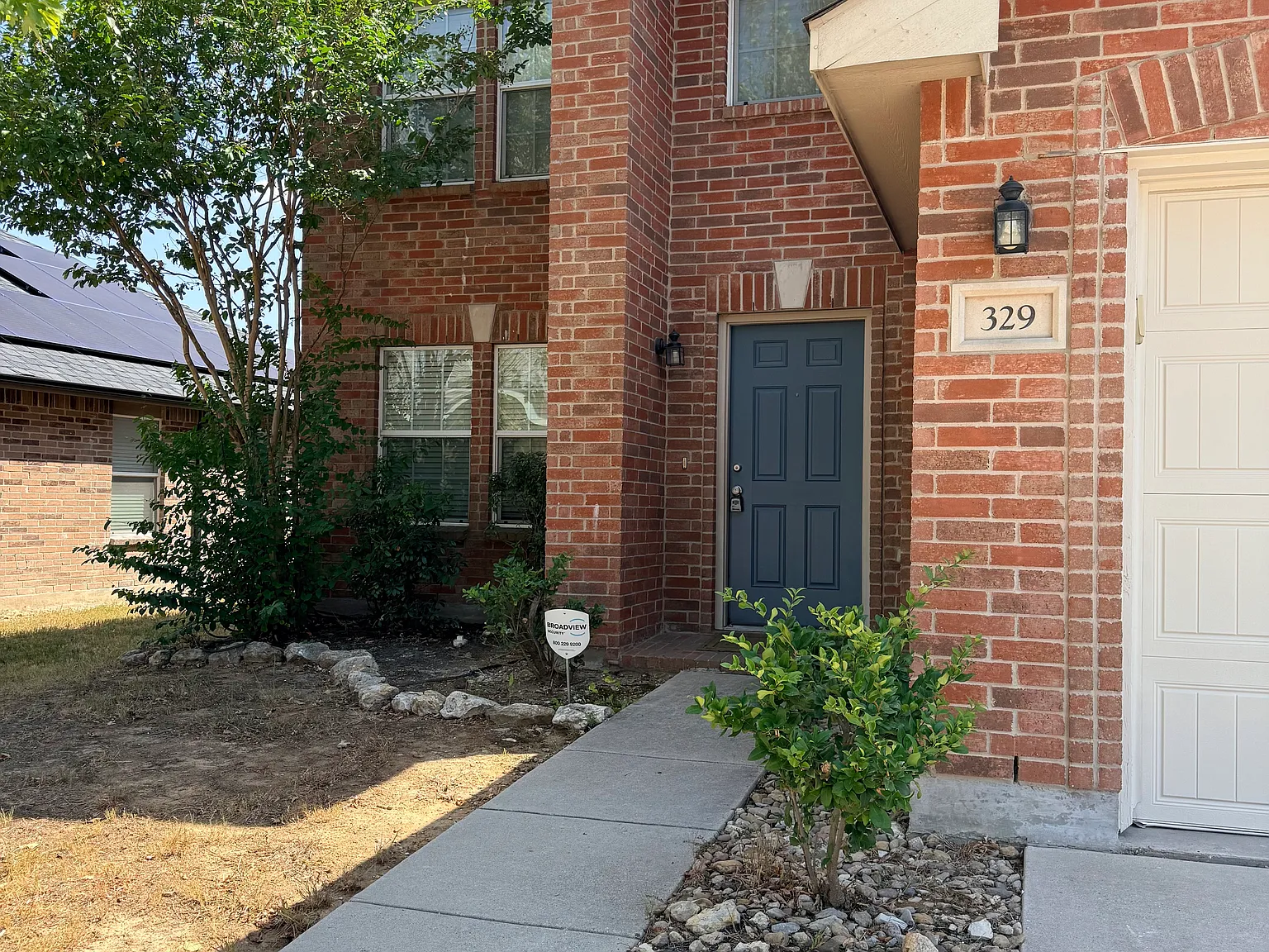 4 bed, 2.5 bath, 2571 sqft, $2,550 — Photo 2