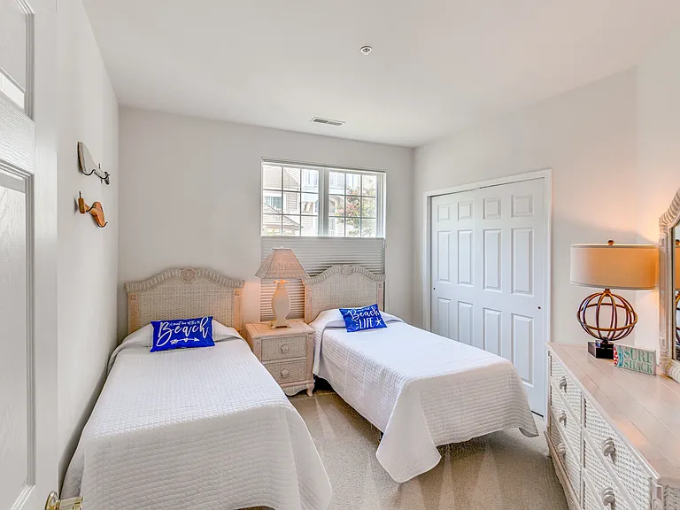 2nd bedroom twin beds