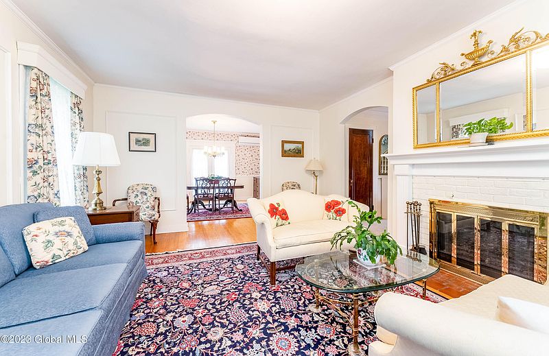 3rd image of 1463 Regent Street