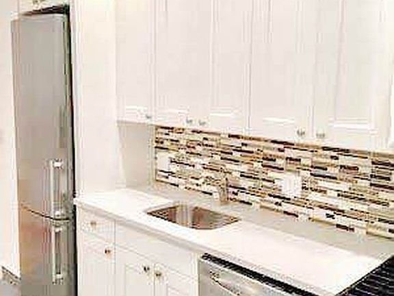 2nd image of 1711 Lexington Ave #3