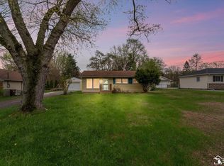8898 Woodside Dr, Temperance, MI 48182