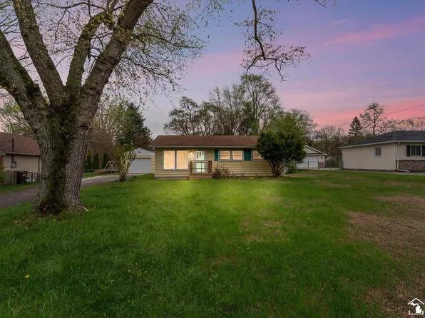 8898 Woodside Dr, Temperance, MI 48182