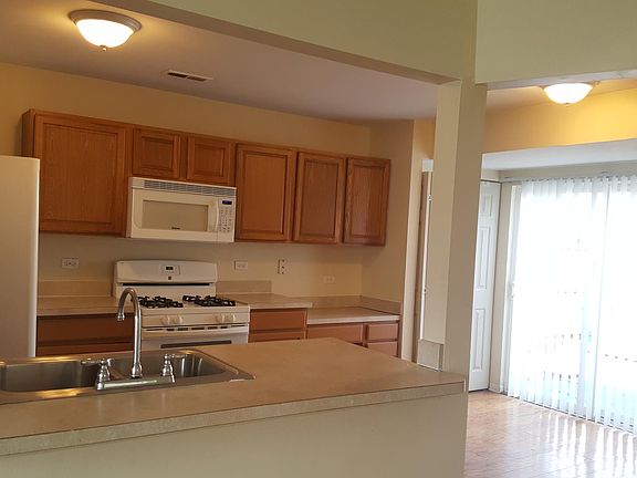 3rd image of 1593 Victoria Park Cir