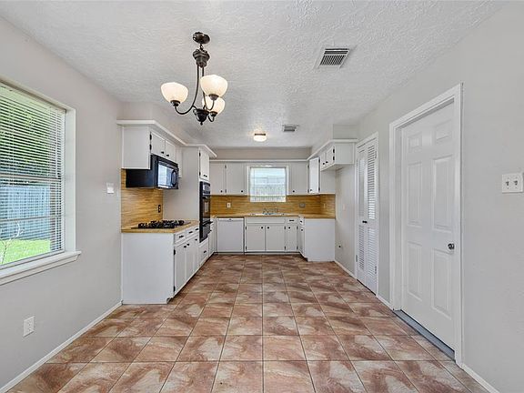 5th image of 4122 San Augustine Ave