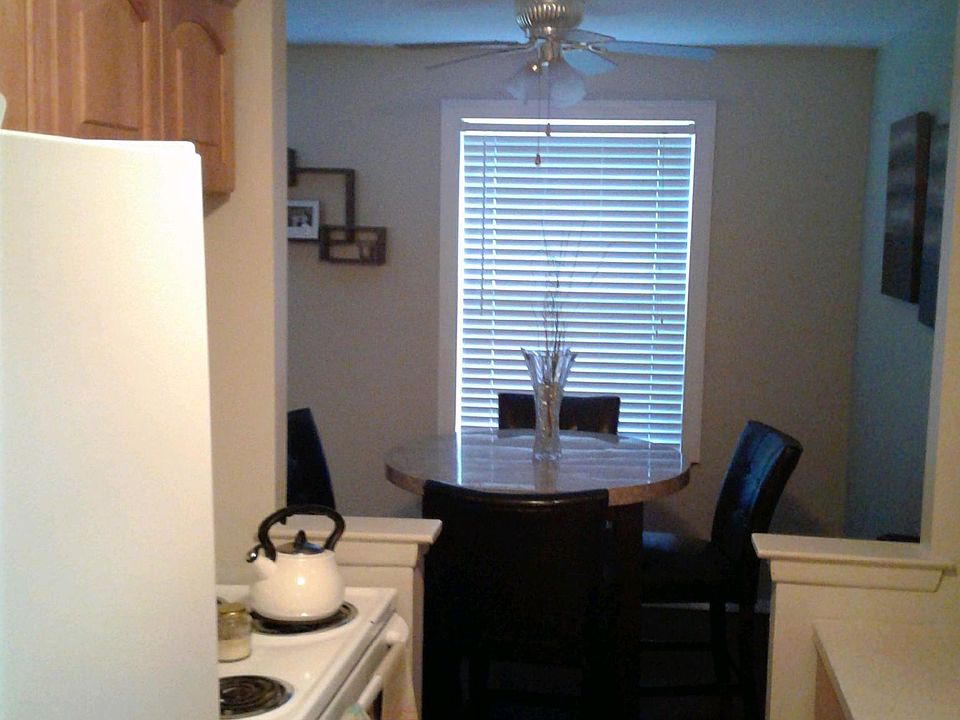 2nd image of 910 Armstrong Ave APT 2