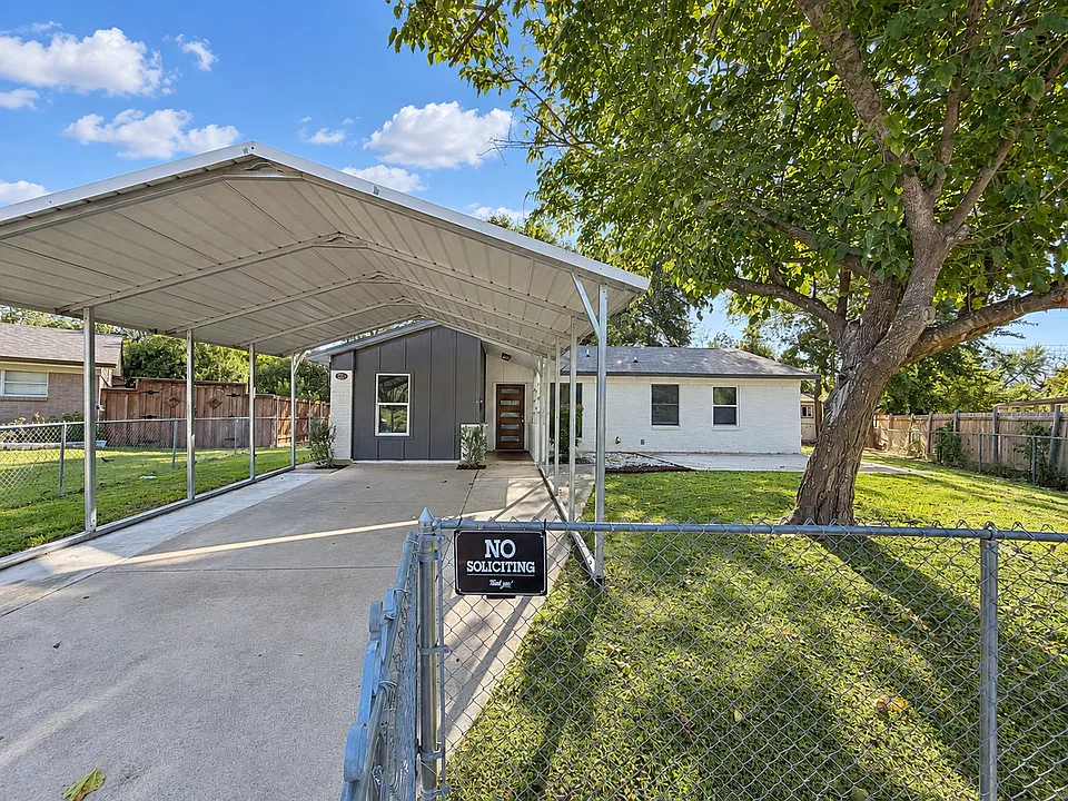 2313 Debra Cir