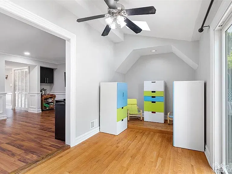 2 bed, 2.5 bath, 1298 sqft, $3,000 — Photo 3