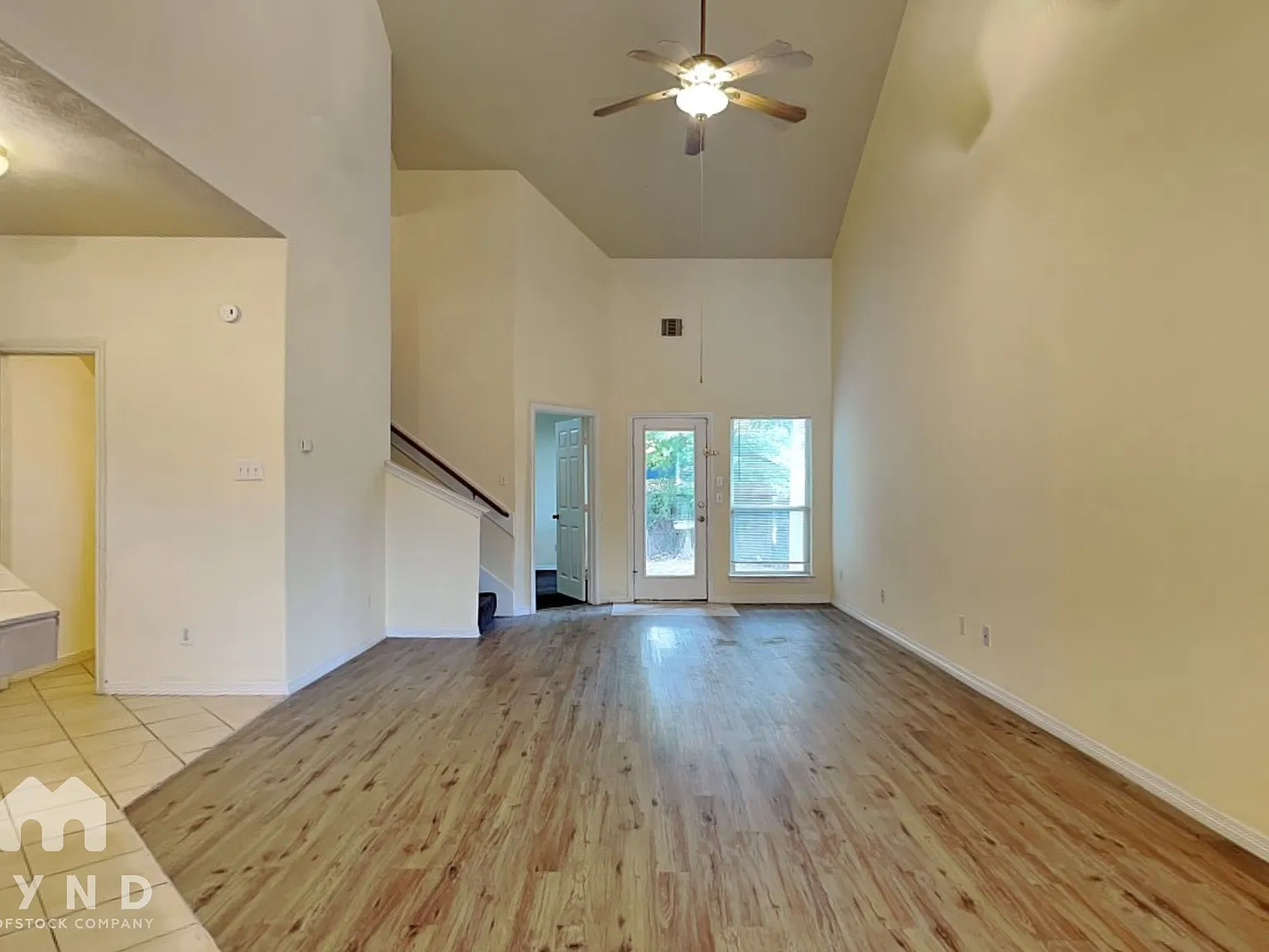 4 bed, 3.5 bath, 1950 sqft, $1,899 — Photo 2