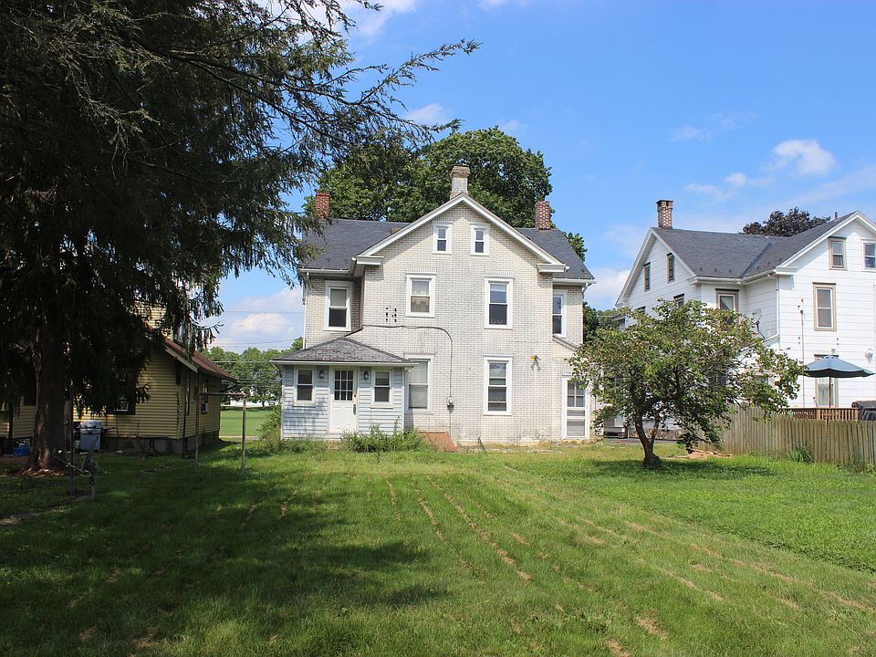 2nd image of 318 Manor Ave #318