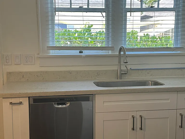 401 Lauderdale Trl — Photo 5