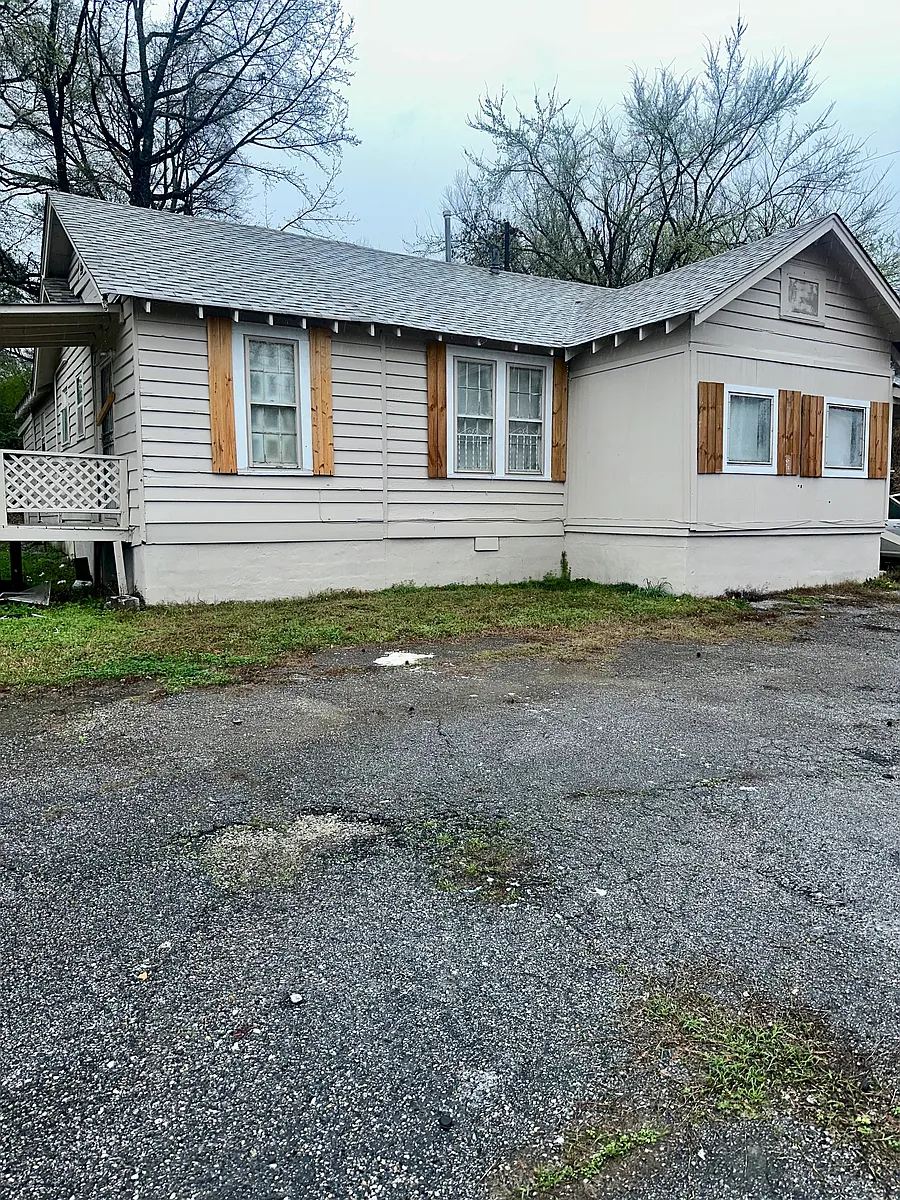 Building Photo - 3120 N Watkins St
