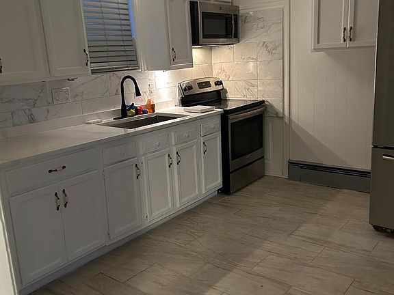 5th image of 305 Vine St