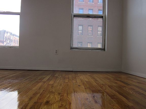 5th image of 328 S 4th St APT 3