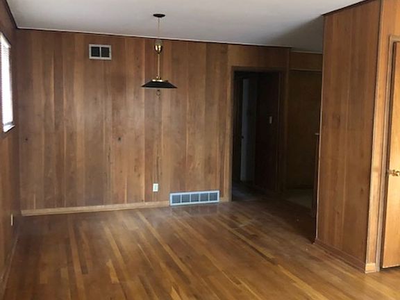 4th image of 907 Hawthorne St