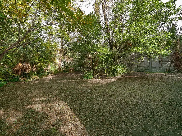 613 Citrus St — Photo 9