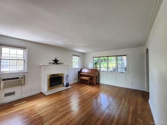 3rd image of 74 Pomona Ave